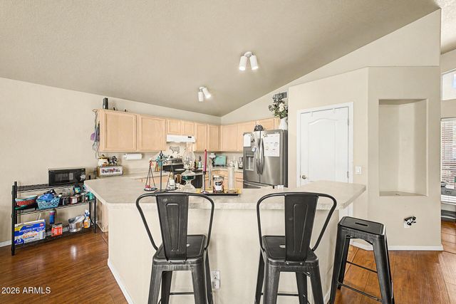 8401 W LAUREL Lane, Peoria, AZ 85345
