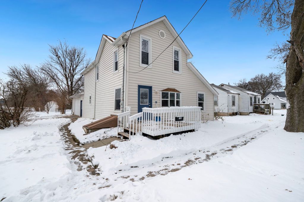 1104 S 4th Street, Oregon, IL 61061