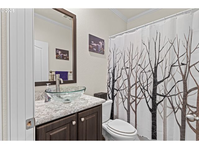 565 SHOREPINES Ct, Coos Bay, OR 97420