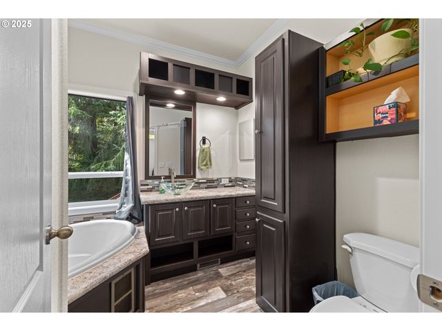 565 SHOREPINES Ct, Coos Bay, OR 97420