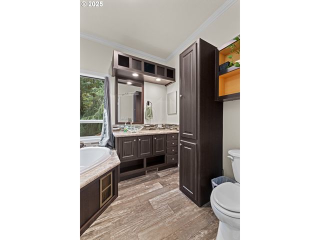 565 SHOREPINES Ct, Coos Bay, OR 97420