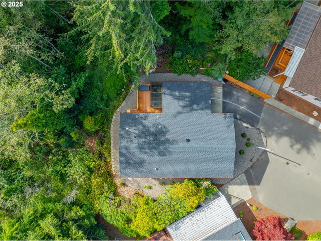 565 SHOREPINES Ct, Coos Bay, OR 97420