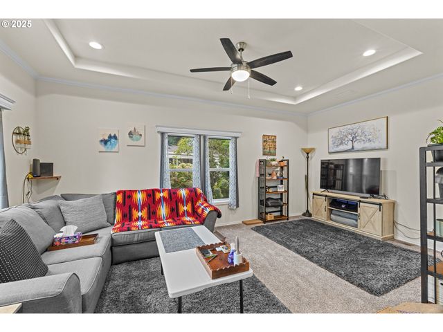 565 SHOREPINES Ct, Coos Bay, OR 97420