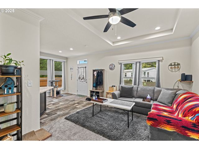 565 SHOREPINES Ct, Coos Bay, OR 97420