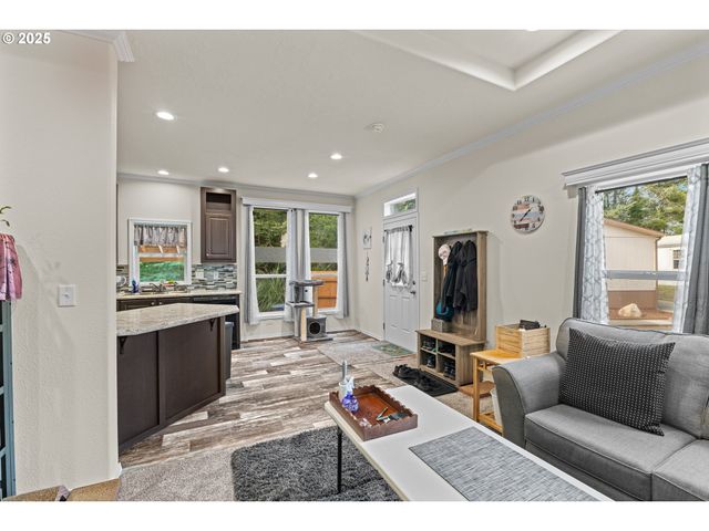 565 SHOREPINES Ct, Coos Bay, OR 97420