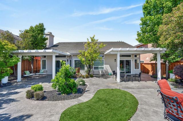 1973 Hunter Dr, Rocklin, CA 95765