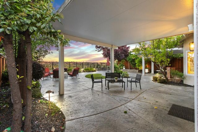 1973 Hunter Dr, Rocklin, CA 95765