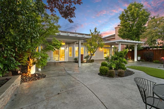 1973 Hunter Dr, Rocklin, CA 95765