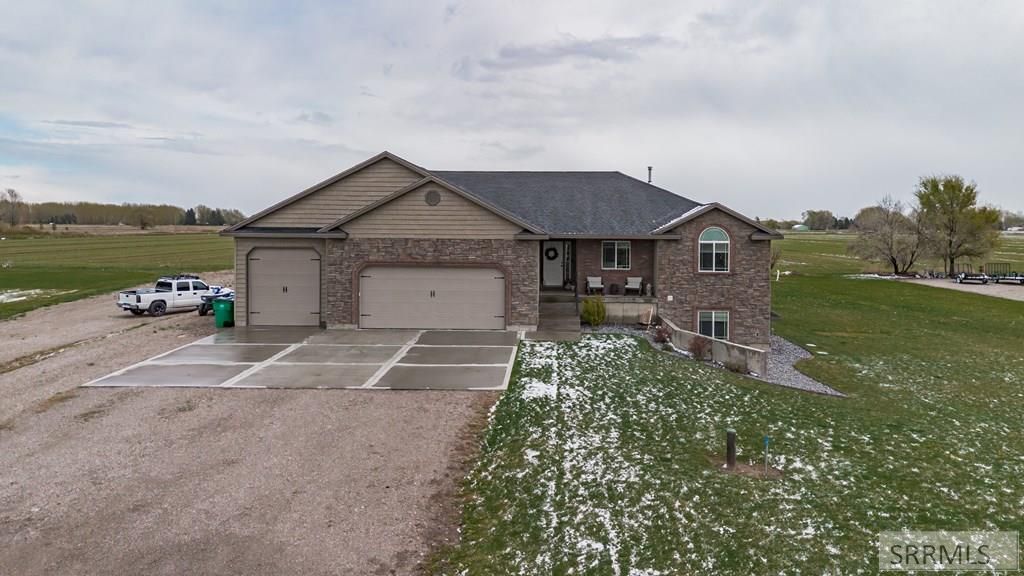 Image 2 of property listing at 440 N 3846 E, Rigby, ID 83442