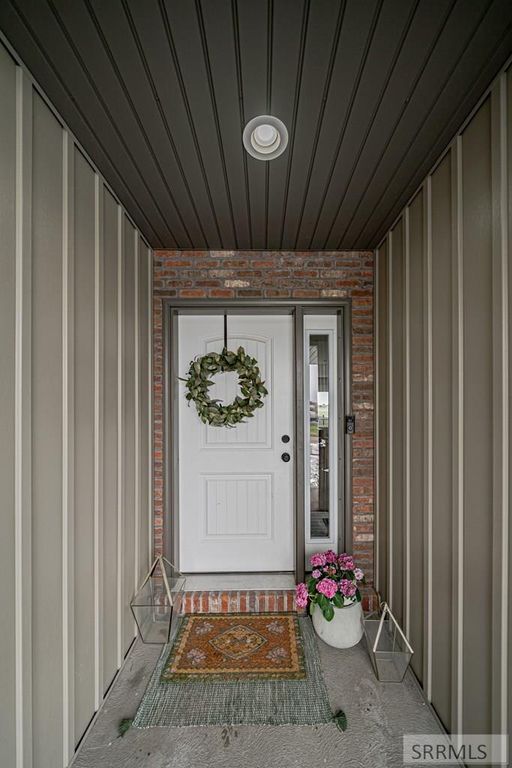 Image 3 of property listing at 440 N 3846 E, Rigby, ID 83442