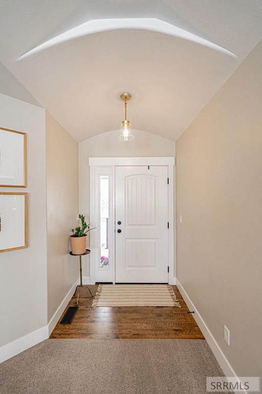 Image 5 of property listing at 440 N 3846 E, Rigby, ID 83442