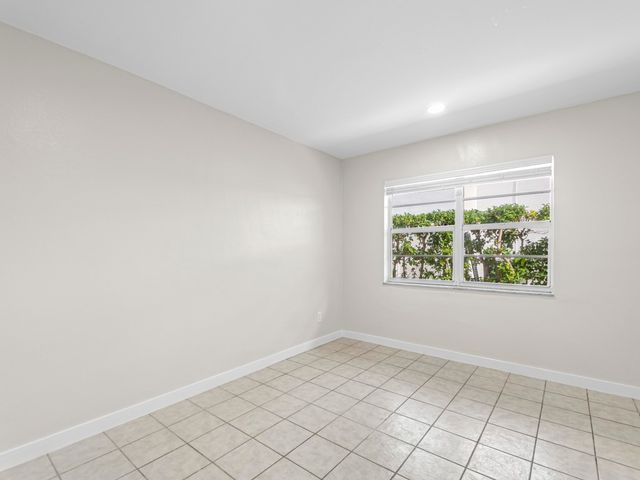 854 Bougainvillea Lane 3, Vero Beach, FL 32963