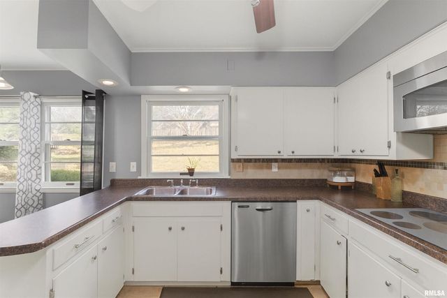 2552 37th Avenue, Rock Island, IL 61201