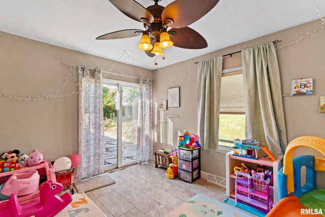 2552 37th Avenue, Rock Island, IL 61201