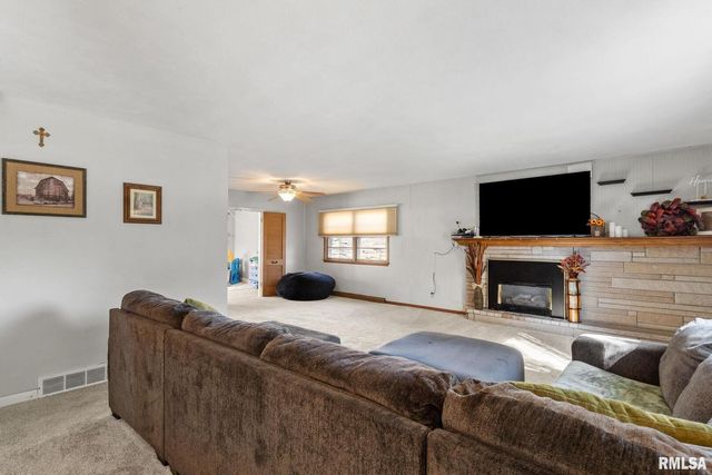 2552 37th Avenue, Rock Island, IL 61201