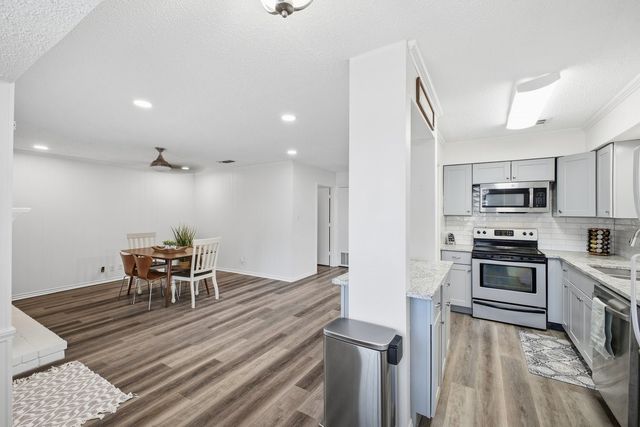 907 Roaring Springs Road, Fort Worth, TX 76114