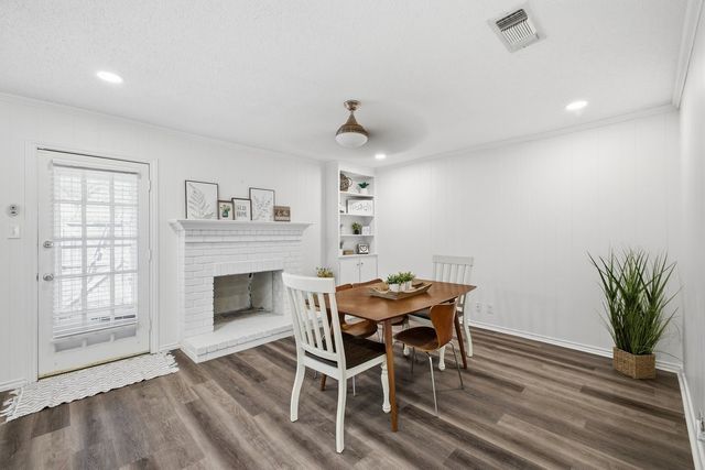 907 Roaring Springs Road, Fort Worth, TX 76114