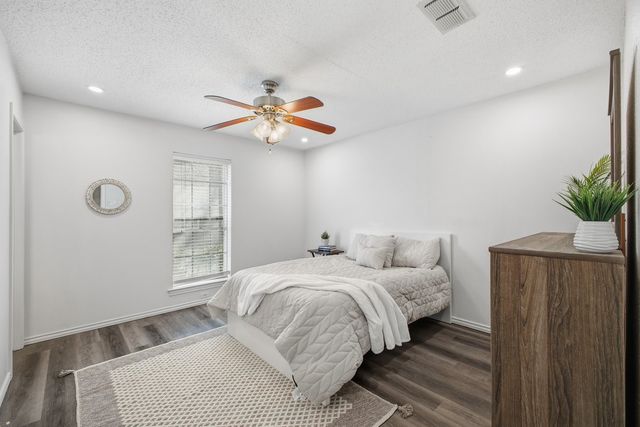 907 Roaring Springs Road, Fort Worth, TX 76114