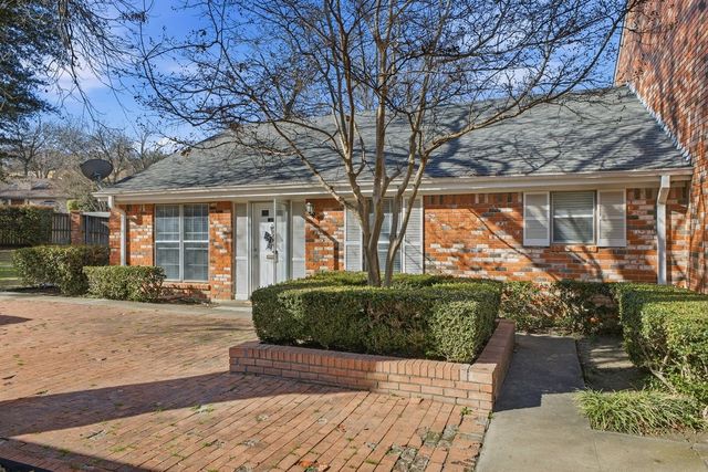 907 Roaring Springs Road, Fort Worth, TX 76114