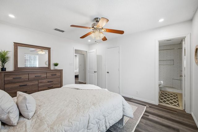 907 Roaring Springs Road, Fort Worth, TX 76114