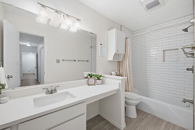 907 Roaring Springs Road, Fort Worth, TX 76114