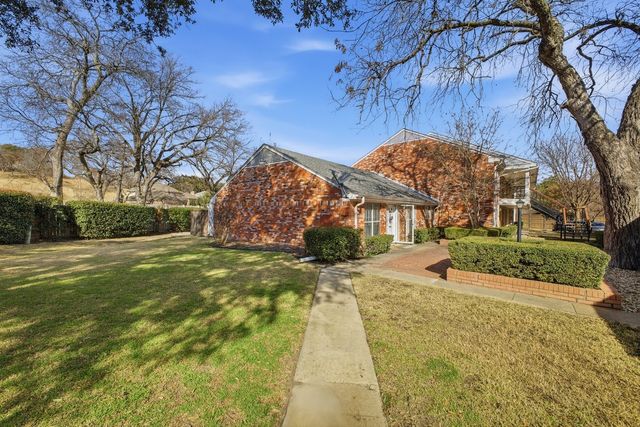 907 Roaring Springs Road, Fort Worth, TX 76114