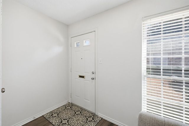 907 Roaring Springs Road, Fort Worth, TX 76114