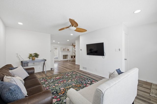 907 Roaring Springs Road, Fort Worth, TX 76114