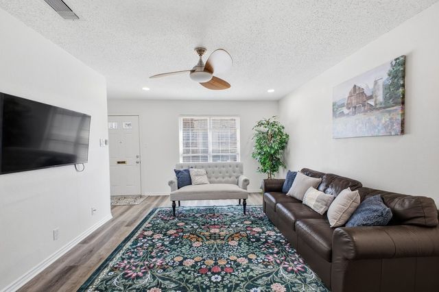 907 Roaring Springs Road, Fort Worth, TX 76114