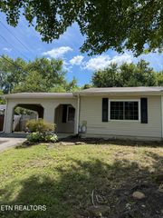 7508 Chatham Circle, Knoxville, TN 37909