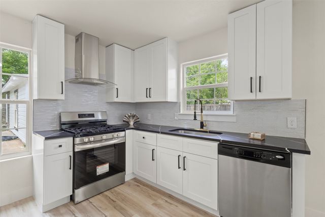 215 Glenview Street, Dallas, TX 75217