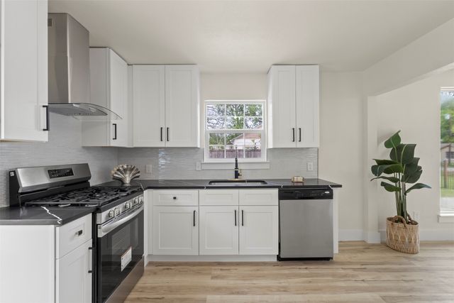 215 Glenview Street, Dallas, TX 75217