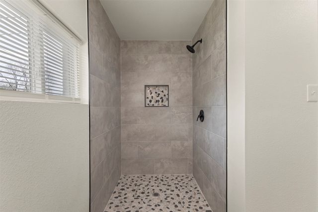 215 Glenview Street, Dallas, TX 75217