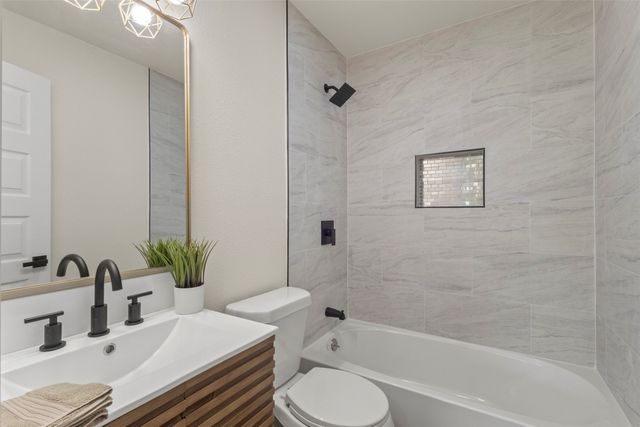 215 Glenview Street, Dallas, TX 75217