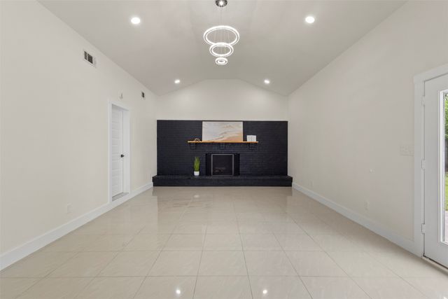 215 Glenview Street, Dallas, TX 75217