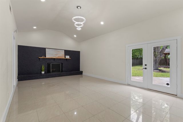 215 Glenview Street, Dallas, TX 75217