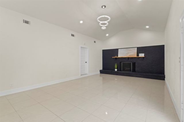 215 Glenview Street, Dallas, TX 75217