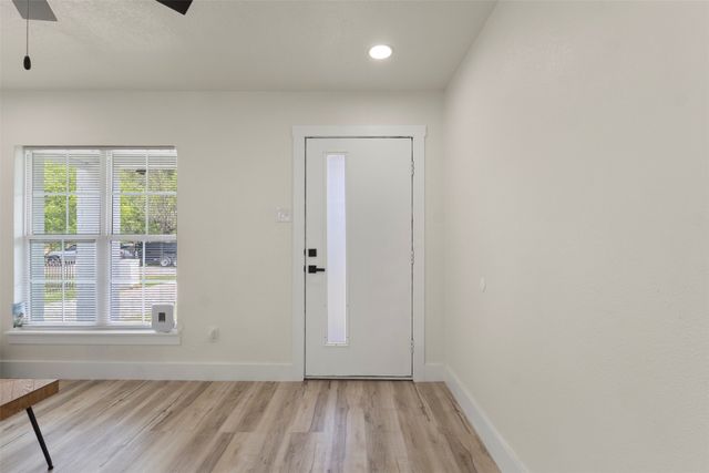 215 Glenview Street, Dallas, TX 75217