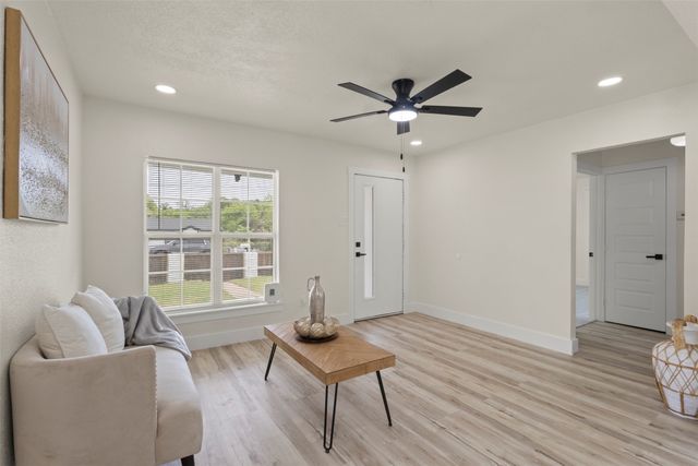 215 Glenview Street, Dallas, TX 75217