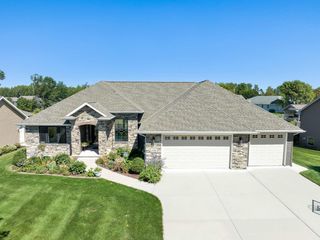 3710 COPPER OAK CIRCLE, Green Bay, WI 54313