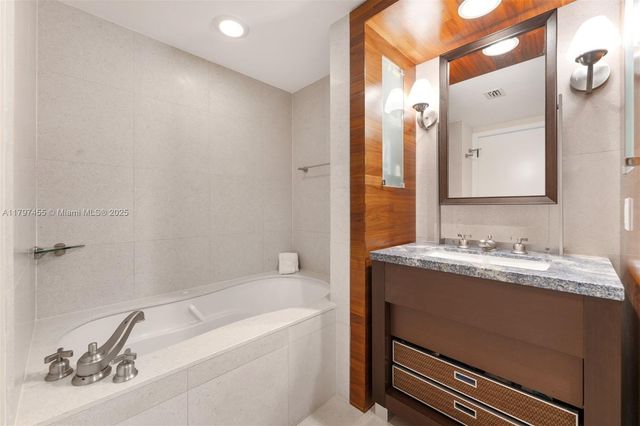 6801 Collins Ave PH10, Miami Beach, FL 33141