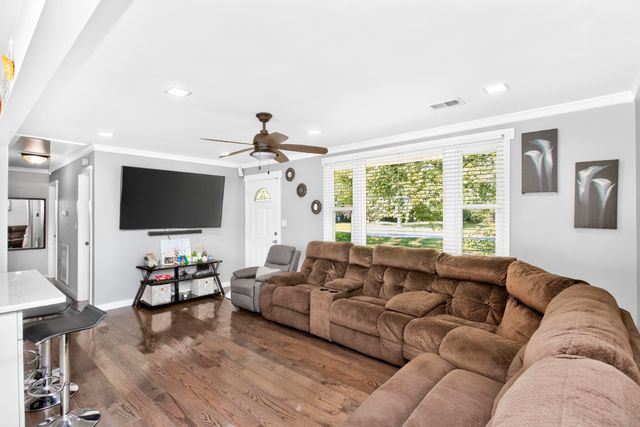 181 Greenwood Dr, La Vergne, TN 37086