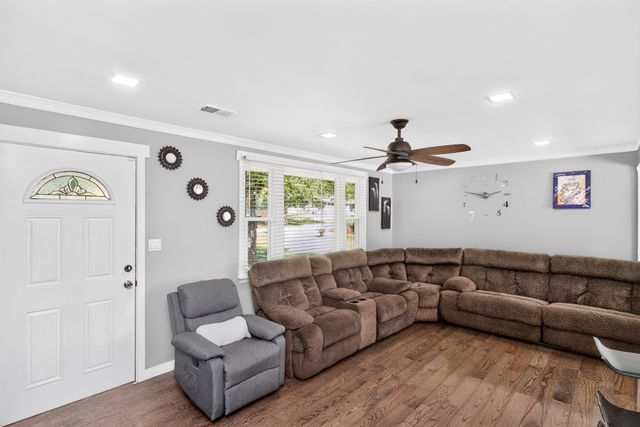 181 Greenwood Dr, La Vergne, TN 37086