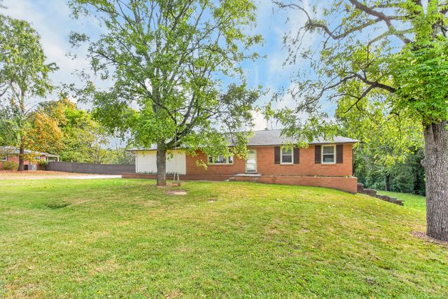 181 Greenwood Dr, La Vergne, TN 37086