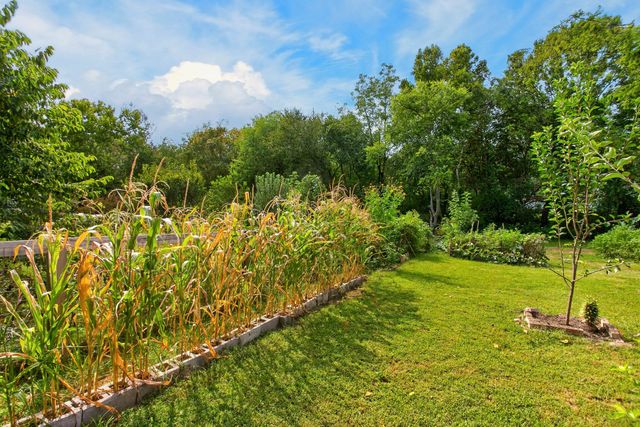 181 Greenwood Dr, La Vergne, TN 37086