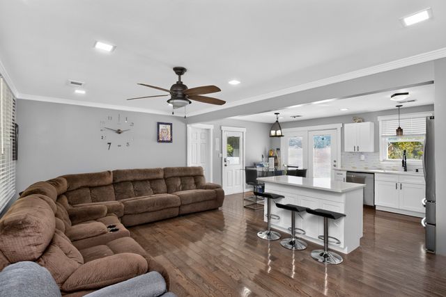 181 Greenwood Dr, La Vergne, TN 37086