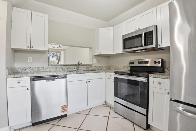 10875 SW 112th Avenue 202, Miami, FL 33176