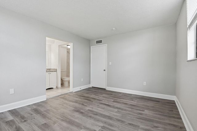 10875 SW 112th Avenue 202, Miami, FL 33176