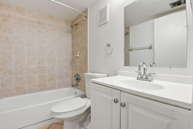 10875 SW 112th Avenue 202, Miami, FL 33176