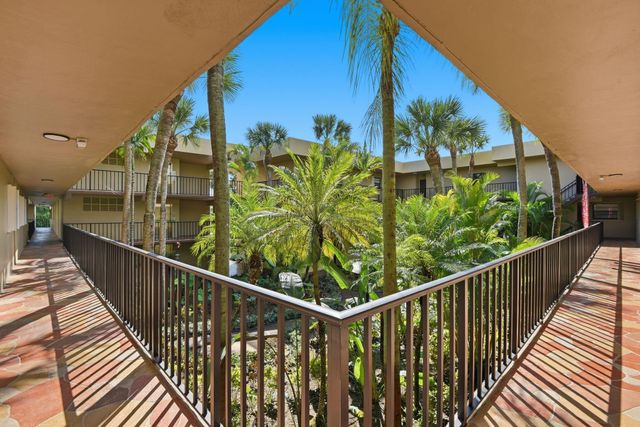 10875 SW 112th Avenue 202, Miami, FL 33176